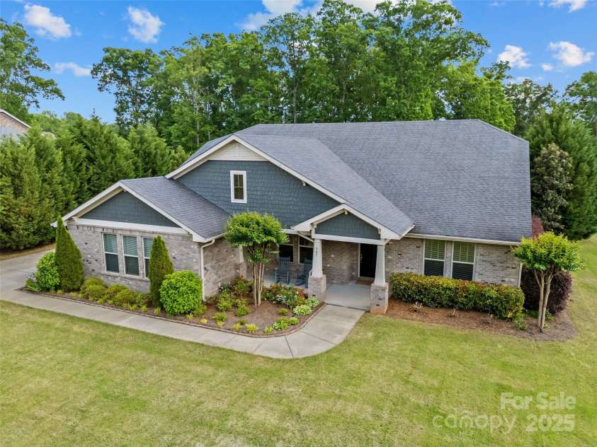 907 Lingfield Lane, Waxhaw, NC 28173.  MLS# CAR4253267, YatesRealty ID 9837. 