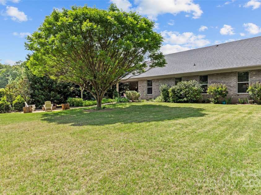 907 Lingfield Lane, Waxhaw, NC 28173.  MLS# CAR4253267, YatesRealty ID 9837. 