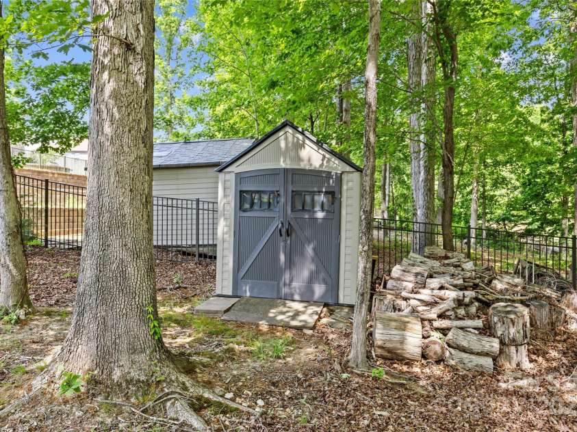 907 Lingfield Lane, Waxhaw, NC 28173.  MLS# CAR4253267, YatesRealty ID 9837. 