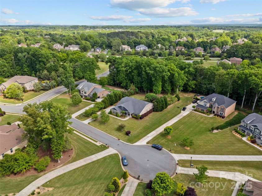 907 Lingfield Lane, Waxhaw, NC 28173.  MLS# CAR4253267, YatesRealty ID 9837. Cul de sac