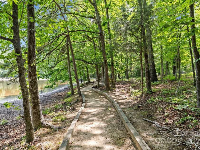 907 Lingfield Lane, Waxhaw, NC 28173.  MLS# CAR4253267, YatesRealty ID 9837. Walking trail