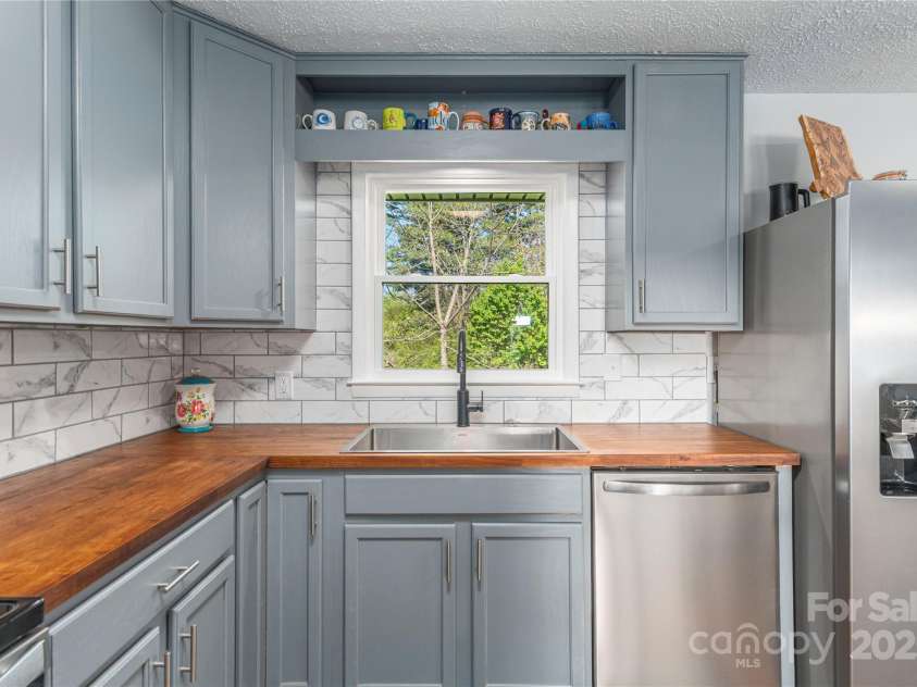 65 Lakeview Street, Clyde, NC 28721.  MLS# CAR4326737, YatesRealty ID 9839. 