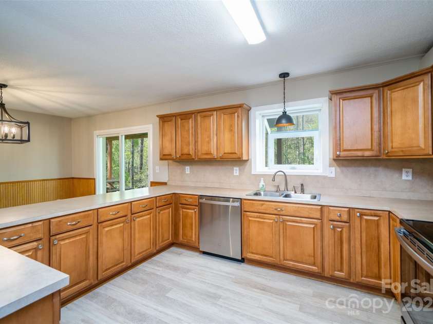 145 Jeter Mountain Road, Hendersonville, NC 28739.  MLS# CAR4281389, YatesRealty ID 984. 