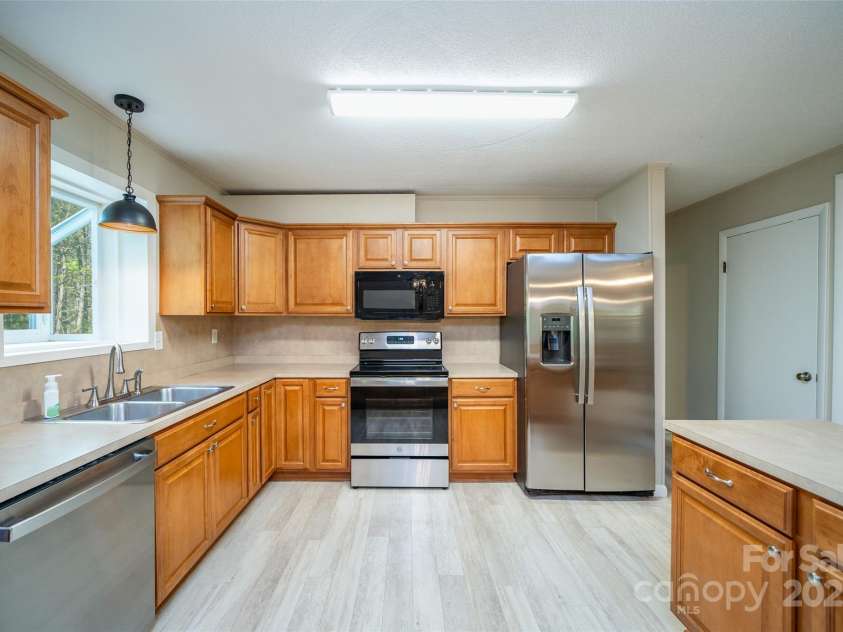 145 Jeter Mountain Road, Hendersonville, NC 28739.  MLS# CAR4281389, YatesRealty ID 984. Newer appliances and lots of cabinets