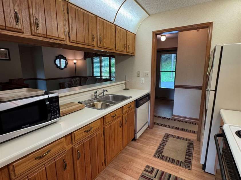 175 Ridgeview Road, Sugar Mountain, NC 28604.  MLS# CAR4300479, YatesRealty ID 984. 