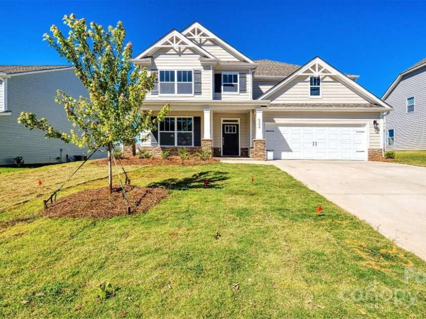 61 Silverthorne Court, Hendersonville, NC 28792.  MLS# CAR4214273, YatesRealty ID 984. 