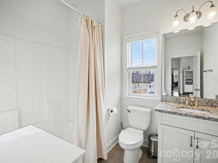 7200 Irongate Drive, Lancaster, SC 29720.  MLS# CAR4341310, YatesRealty ID 9842. Bathroom 3