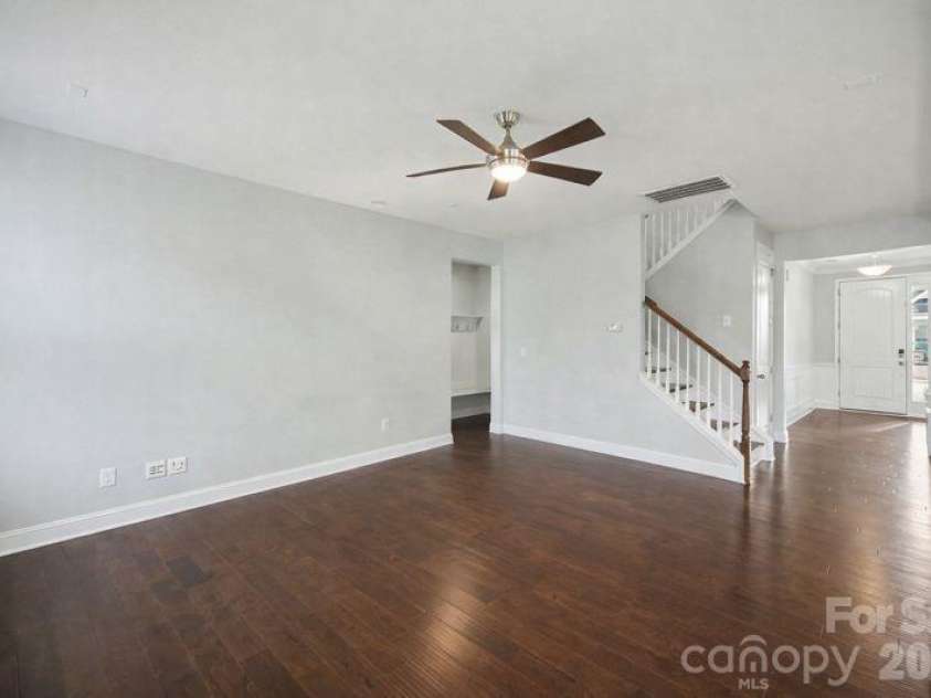 7200 Irongate Drive, Lancaster, SC 29720.  MLS# CAR4341310, YatesRealty ID 9842. Main Living Room