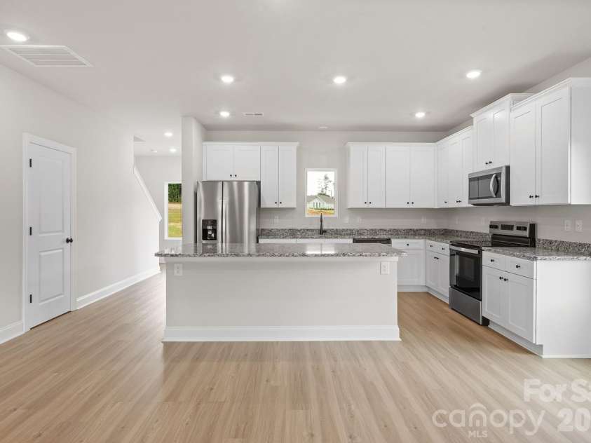 6734 Fairford Drive, Charlotte, NC 28215.  MLS# CAR4349040, YatesRealty ID 9844. 