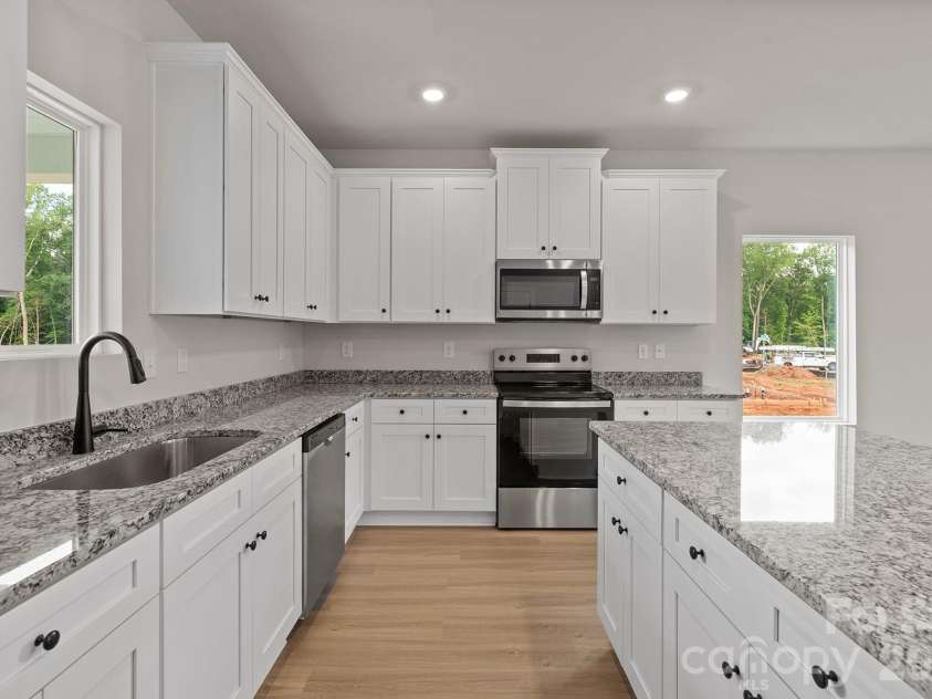 6734 Fairford Drive, Charlotte, NC 28215.  MLS# CAR4349040, YatesRealty ID 9844. 
