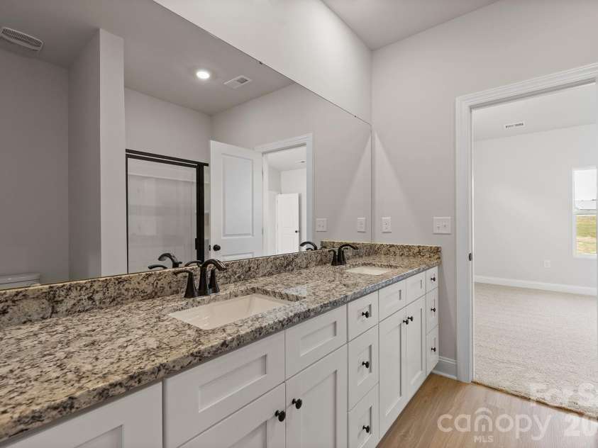 6734 Fairford Drive, Charlotte, NC 28215.  MLS# CAR4349040, YatesRealty ID 9844. 