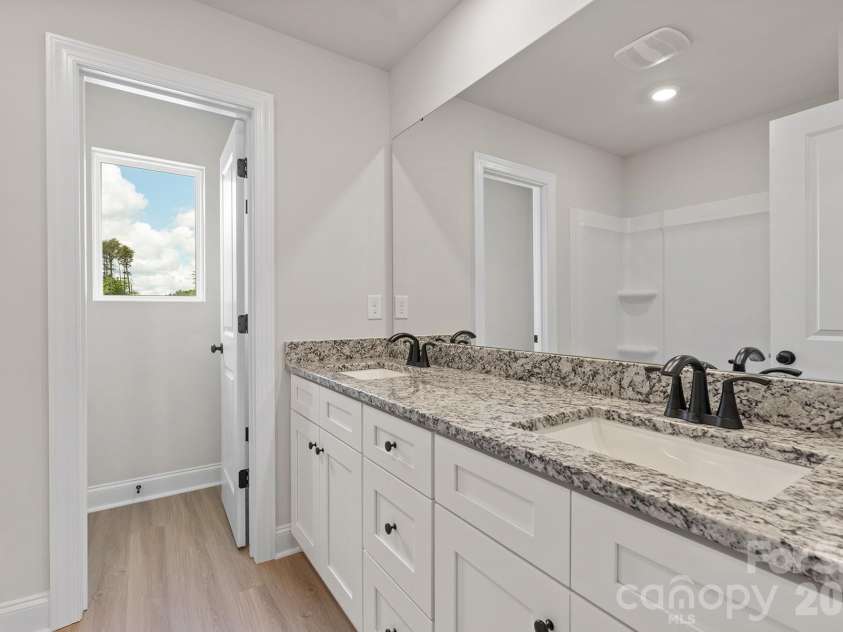 6734 Fairford Drive, Charlotte, NC 28215.  MLS# CAR4349040, YatesRealty ID 9844. 
