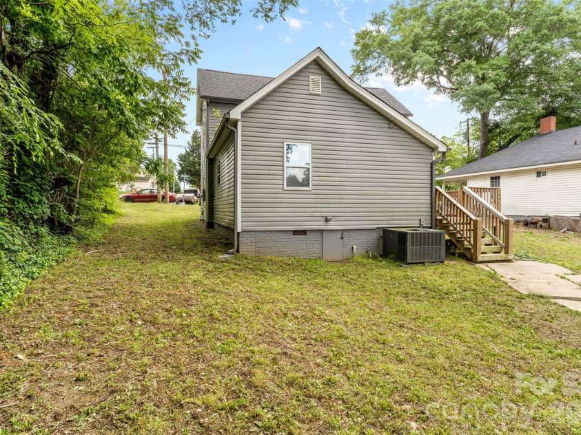 60 Valley Street, Concord, NC 28025.  MLS# CAR4320490, YatesRealty ID 9845. 