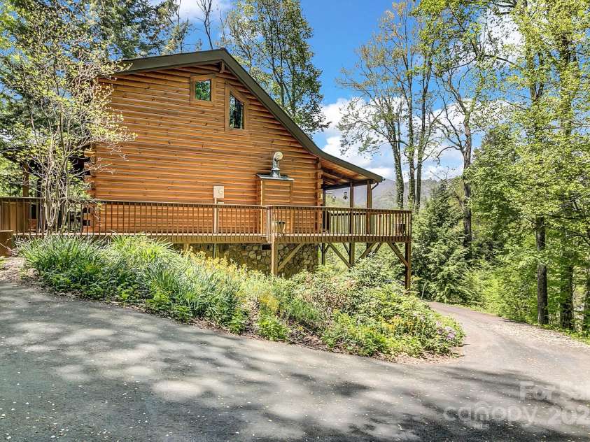 41 Log Cabin Drive, Maggie Valley, NC 28751.  MLS# CAR4252970, YatesRealty ID 9849. 