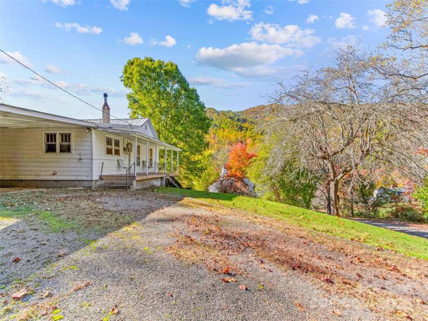 200 Church Road, Burnsville, NC 28714.  MLS# CAR4315278, YatesRealty ID 985. 