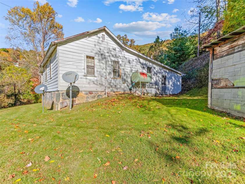 200 Church Road, Burnsville, NC 28714.  MLS# CAR4315278, YatesRealty ID 985. 