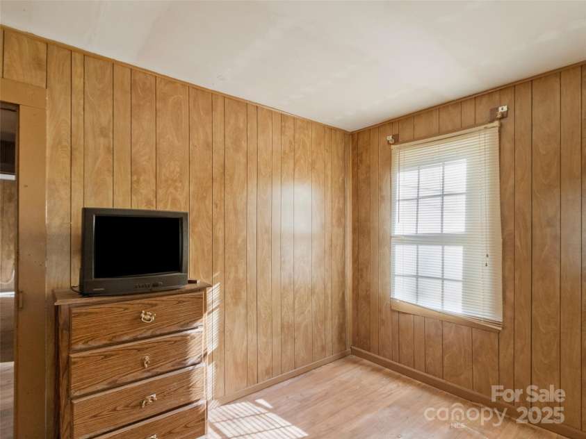 200 Church Road, Burnsville, NC 28714.  MLS# CAR4315278, YatesRealty ID 985. 