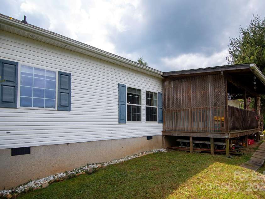 304 Golden Aster Road, Swannanoa, NC 28778.  MLS# CAR4304564, YatesRealty ID 985. Back Porch