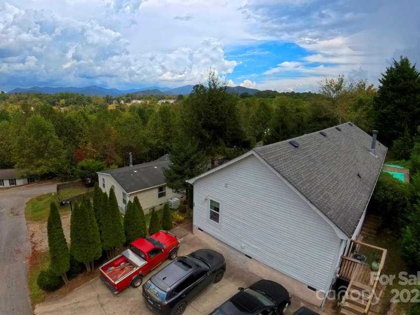 304 Golden Aster Road, Swannanoa, NC 28778.  MLS# CAR4304564, YatesRealty ID 985. Entrance driveway (aerial view)