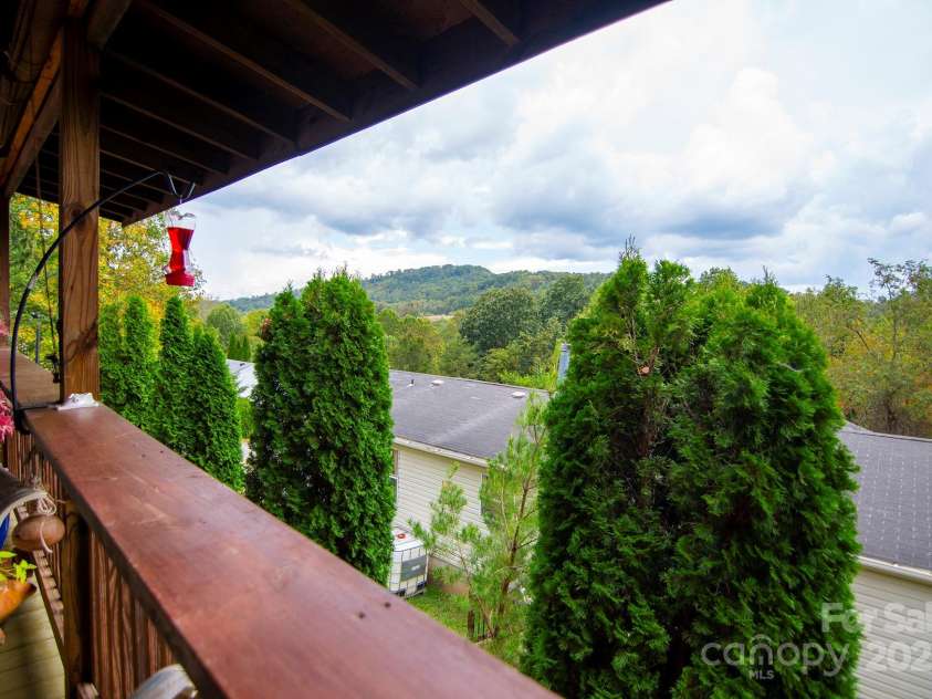 304 Golden Aster Road, Swannanoa, NC 28778.  MLS# CAR4304564, YatesRealty ID 985. Mountain Views