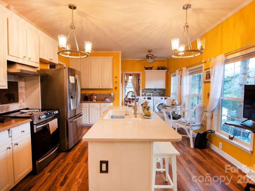 304 Golden Aster Road, Swannanoa, NC 28778.  MLS# CAR4304564, YatesRealty ID 985. Open concept kitchen