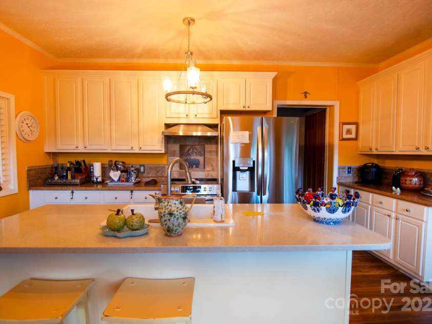 304 Golden Aster Road, Swannanoa, NC 28778.  MLS# CAR4304564, YatesRealty ID 985. Spacious Kitchen with large island
