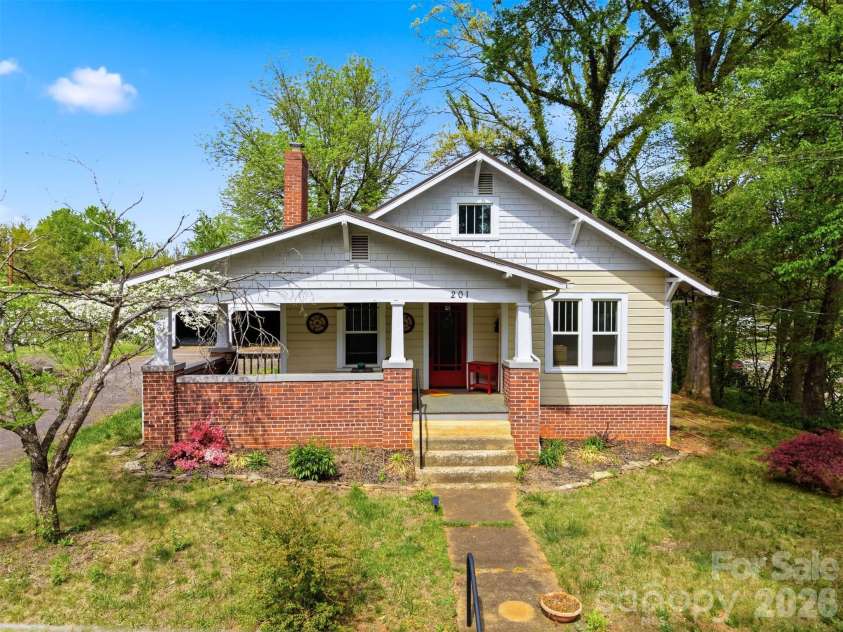 201 East Avenue, Morganton, NC 28655.  MLS# CAR4362389, YatesRealty ID 9850. 