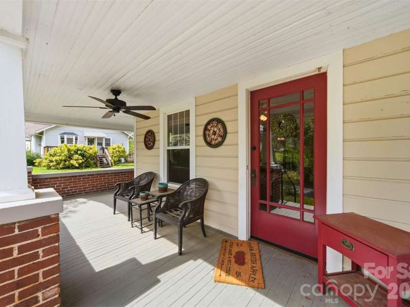 201 East Avenue, Morganton, NC 28655.  MLS# CAR4362389, YatesRealty ID 9850. 