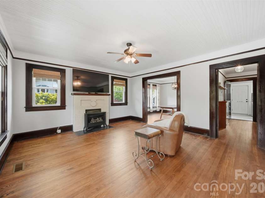 201 East Avenue, Morganton, NC 28655.  MLS# CAR4362389, YatesRealty ID 9850. 