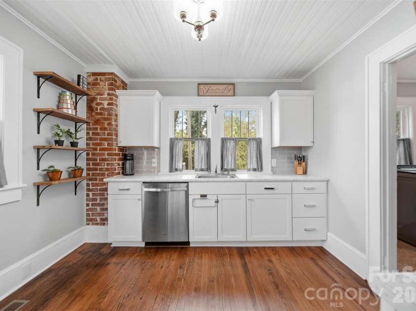 201 East Avenue, Morganton, NC 28655.  MLS# CAR4362389, YatesRealty ID 9850. 