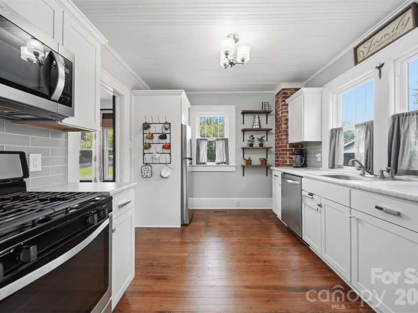 201 East Avenue, Morganton, NC 28655.  MLS# CAR4362389, YatesRealty ID 9850. 