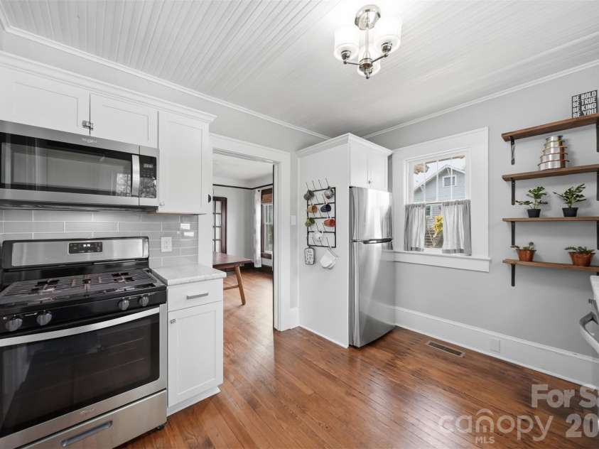 201 East Avenue, Morganton, NC 28655.  MLS# CAR4362389, YatesRealty ID 9850. 
