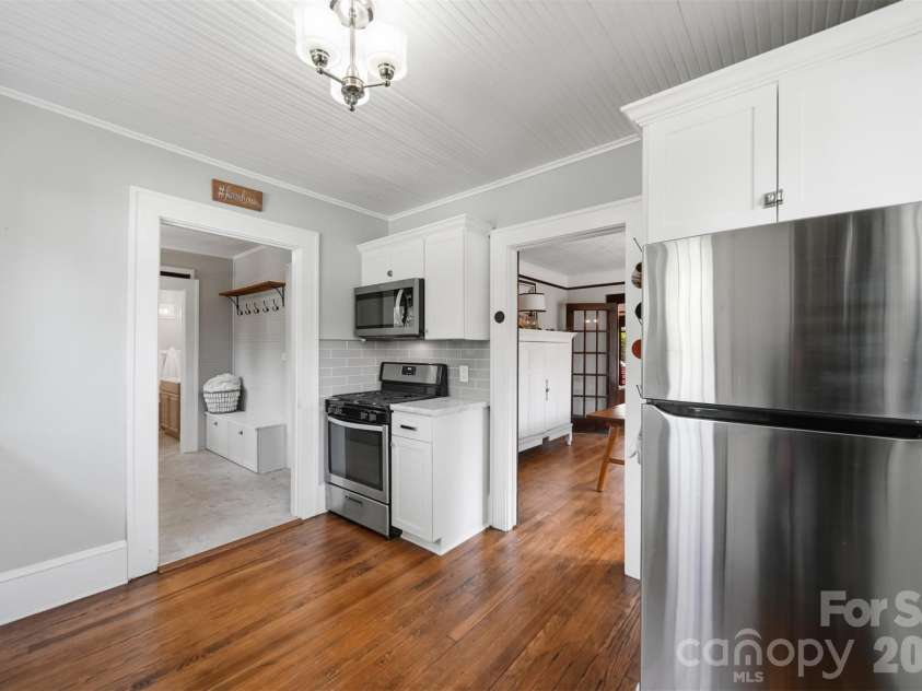 201 East Avenue, Morganton, NC 28655.  MLS# CAR4362389, YatesRealty ID 9850. 