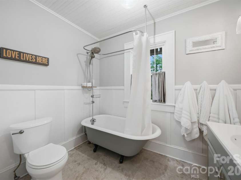 201 East Avenue, Morganton, NC 28655.  MLS# CAR4362389, YatesRealty ID 9850. 