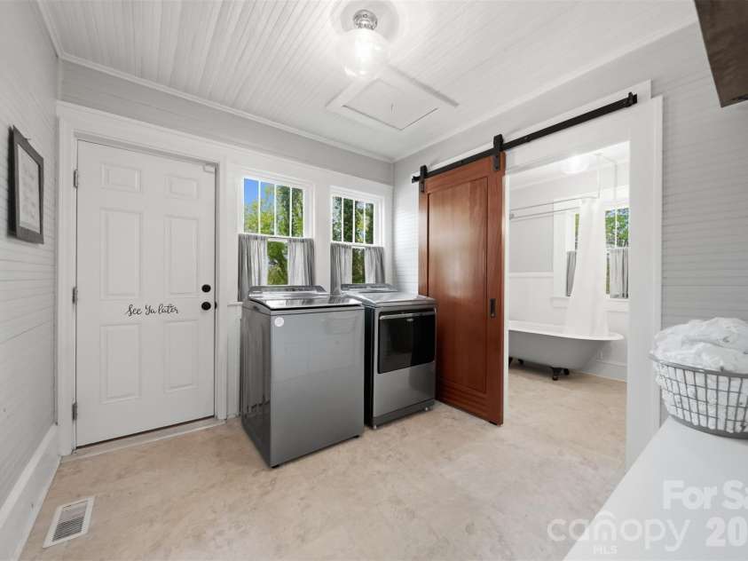201 East Avenue, Morganton, NC 28655.  MLS# CAR4362389, YatesRealty ID 9850. 