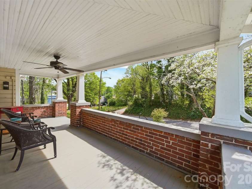 201 East Avenue, Morganton, NC 28655.  MLS# CAR4362389, YatesRealty ID 9850. 