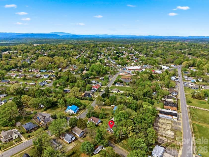201 East Avenue, Morganton, NC 28655.  MLS# CAR4362389, YatesRealty ID 9850. 