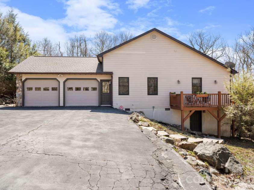 114 Little Sugar Lane, Sugar Mountain, NC 28604.  MLS# CAR4364109, YatesRealty ID 9852. 