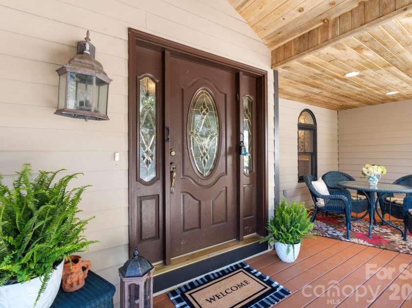 114 Little Sugar Lane, Sugar Mountain, NC 28604.  MLS# CAR4364109, YatesRealty ID 9852. 