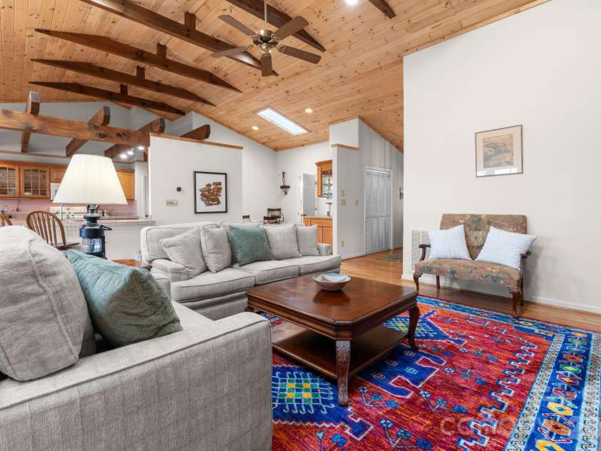114 Little Sugar Lane, Sugar Mountain, NC 28604.  MLS# CAR4364109, YatesRealty ID 9852. 