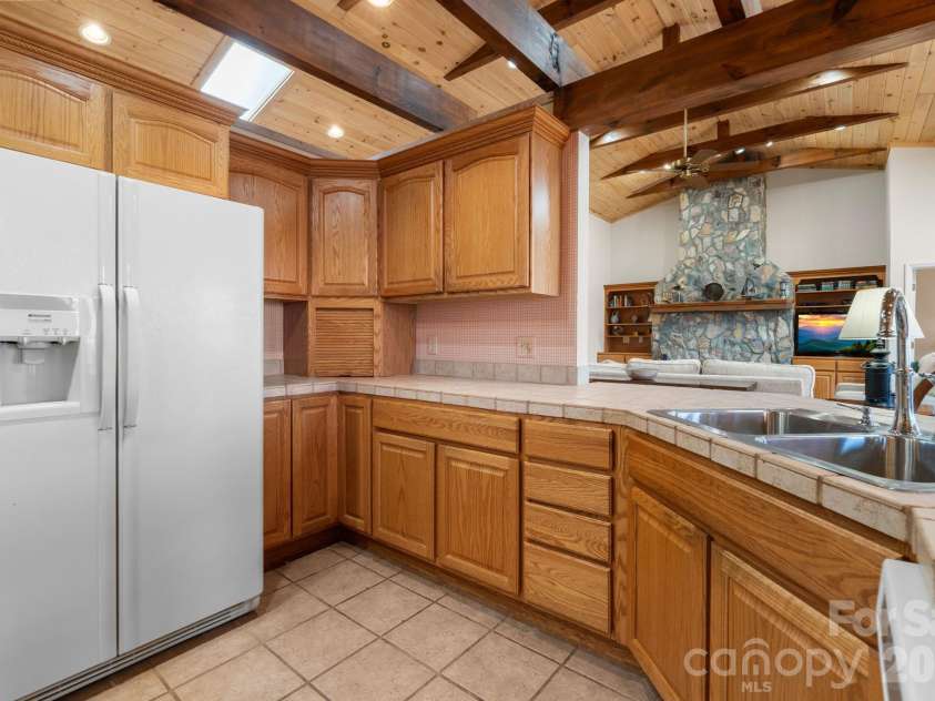 114 Little Sugar Lane, Sugar Mountain, NC 28604.  MLS# CAR4364109, YatesRealty ID 9852. 