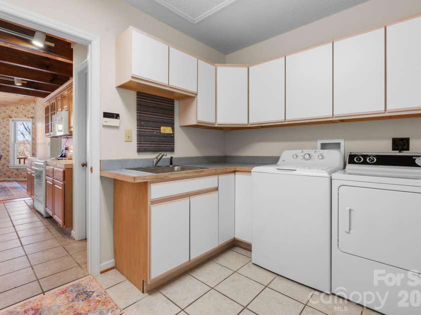 114 Little Sugar Lane, Sugar Mountain, NC 28604.  MLS# CAR4364109, YatesRealty ID 9852. 