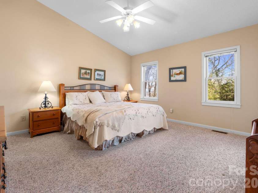 114 Little Sugar Lane, Sugar Mountain, NC 28604.  MLS# CAR4364109, YatesRealty ID 9852. 