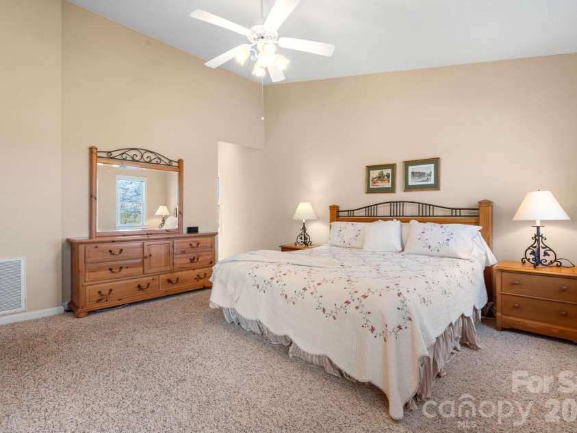 114 Little Sugar Lane, Sugar Mountain, NC 28604.  MLS# CAR4364109, YatesRealty ID 9852. 