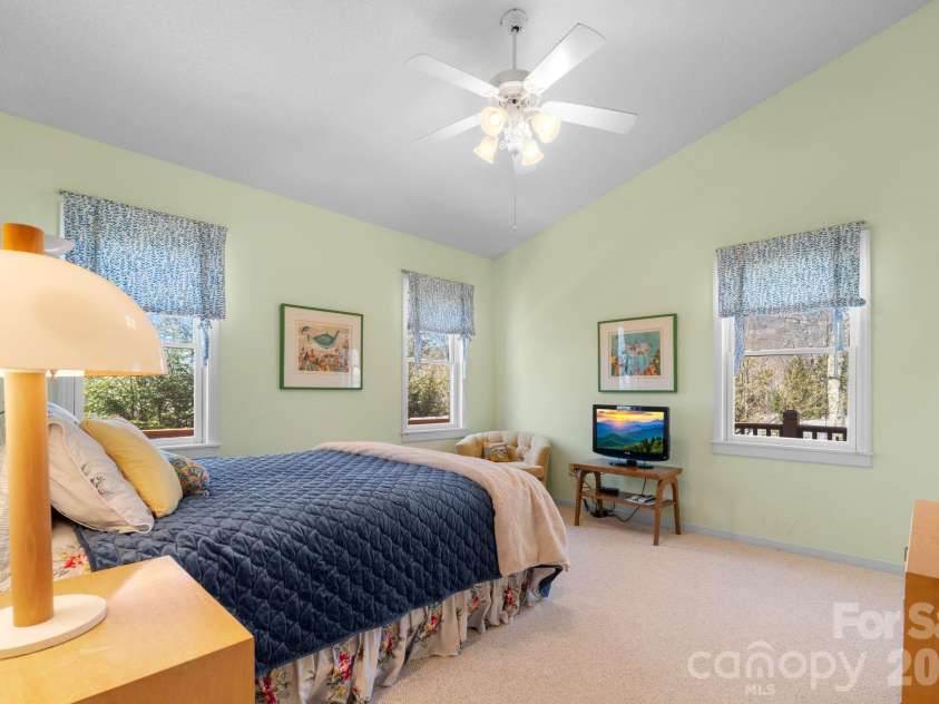 114 Little Sugar Lane, Sugar Mountain, NC 28604.  MLS# CAR4364109, YatesRealty ID 9852. 