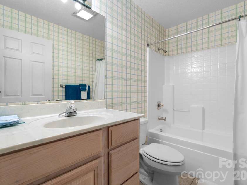 114 Little Sugar Lane, Sugar Mountain, NC 28604.  MLS# CAR4364109, YatesRealty ID 9852. 