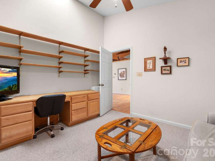 114 Little Sugar Lane, Sugar Mountain, NC 28604.  MLS# CAR4364109, YatesRealty ID 9852. 