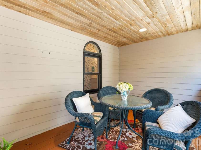 114 Little Sugar Lane, Sugar Mountain, NC 28604.  MLS# CAR4364109, YatesRealty ID 9852. 