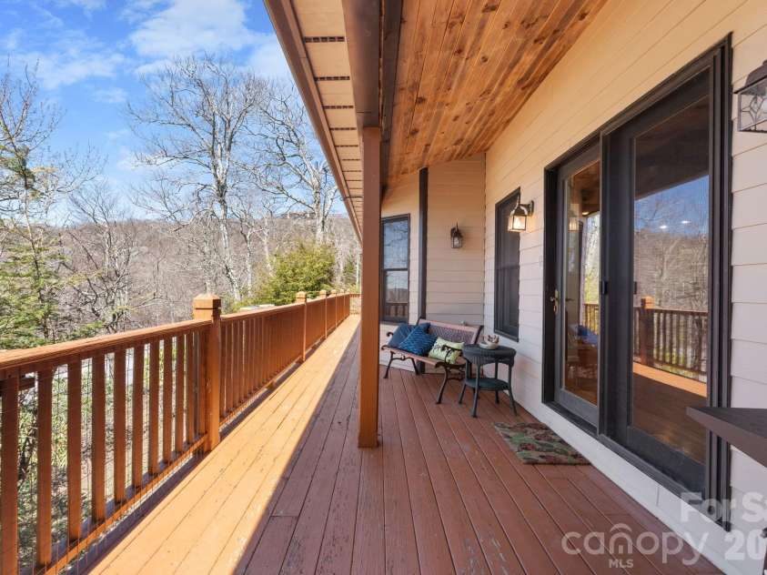 114 Little Sugar Lane, Sugar Mountain, NC 28604.  MLS# CAR4364109, YatesRealty ID 9852. 