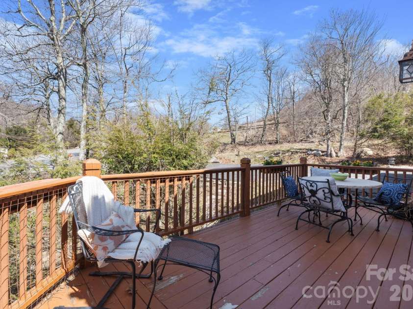 114 Little Sugar Lane, Sugar Mountain, NC 28604.  MLS# CAR4364109, YatesRealty ID 9852. 